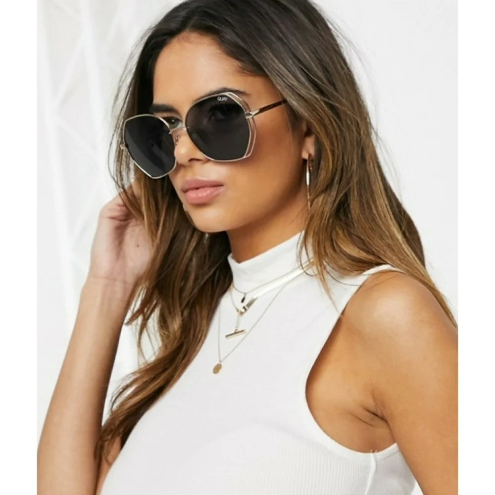 QUAY // ltd ed oversized retro-glam smoke lens gold frames